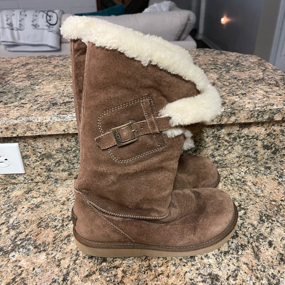 Cozy Brown Suede Boots with Faux Fur Lining